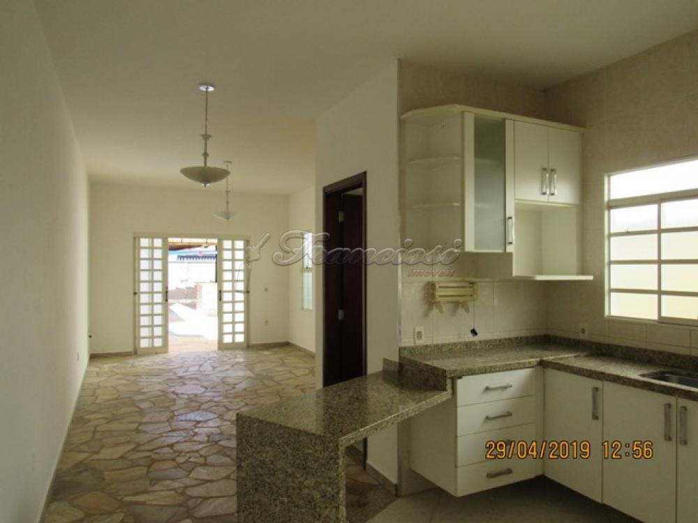 Alugar Casa / Padrão em Itapetininga R$ 1.300,00 - Foto 10