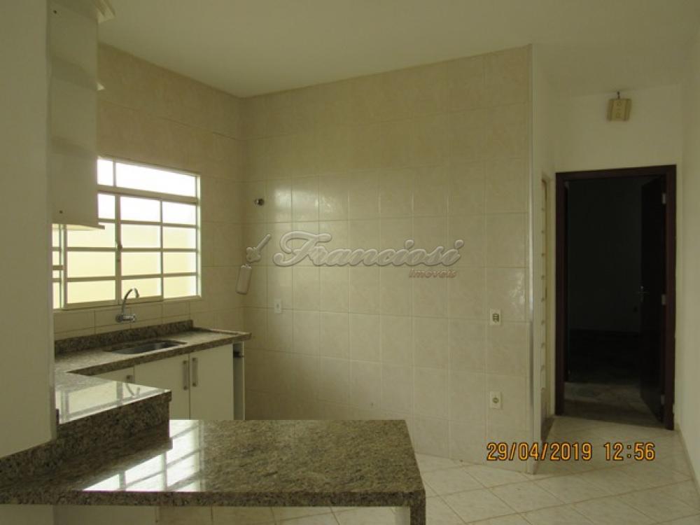 Alugar Casa / Padrão em Itapetininga R$ 1.300,00 - Foto 9