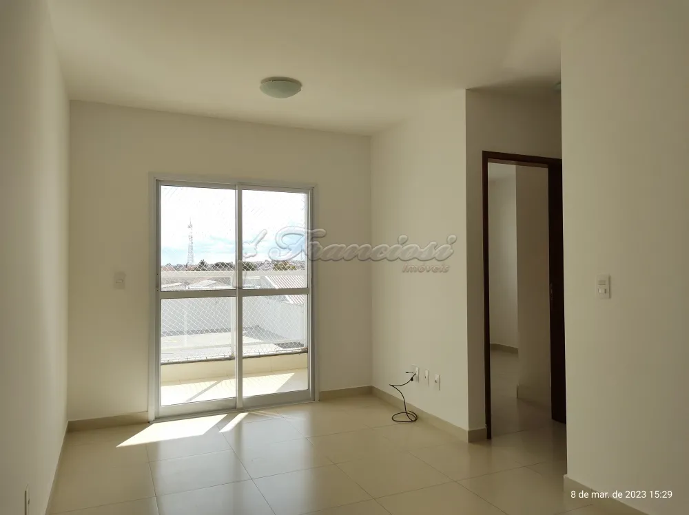 Alugar Apartamento / Condomínio em Itapetininga R$ 1.300,00 - Foto 1