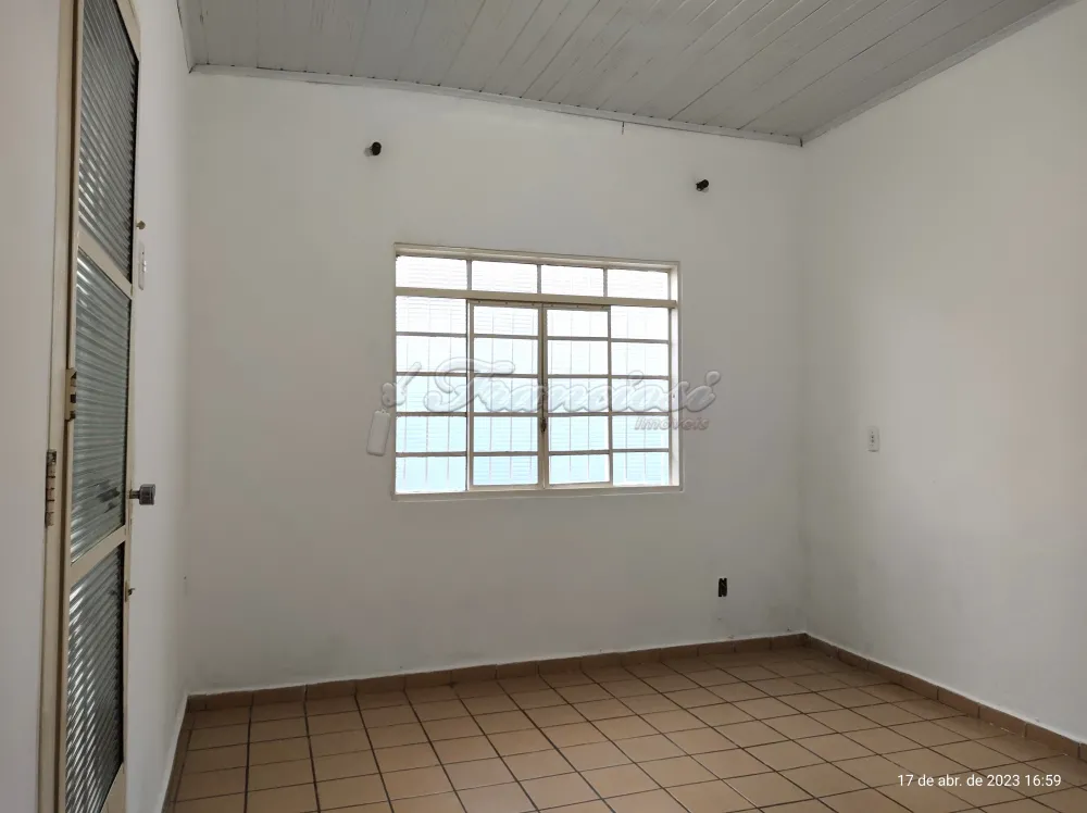 Alugar Casa / Padrão em Itapetininga R$ 950,00 - Foto 1