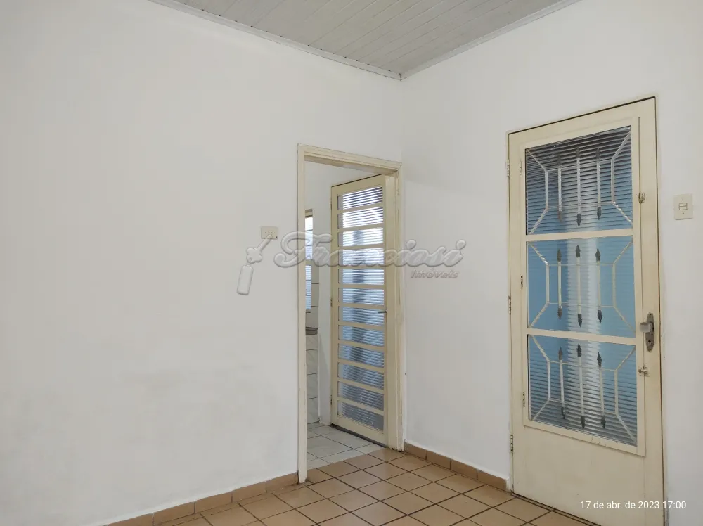 Alugar Casa / Padrão em Itapetininga R$ 950,00 - Foto 2