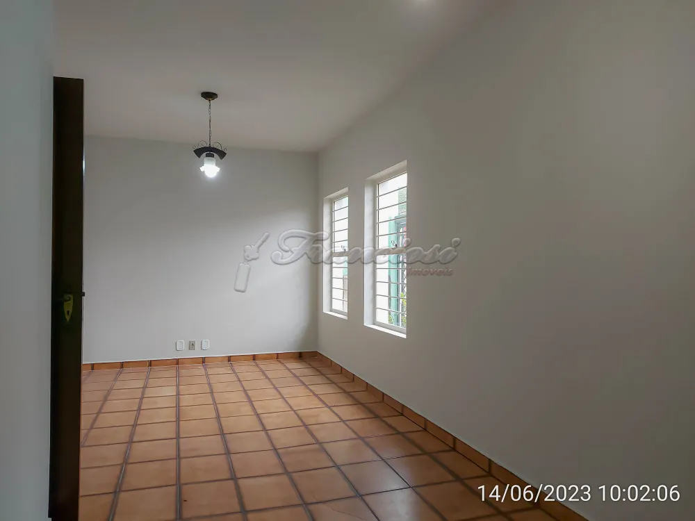 Alugar Casa / Padrão em Itapetininga R$ 1.100,00 - Foto 1