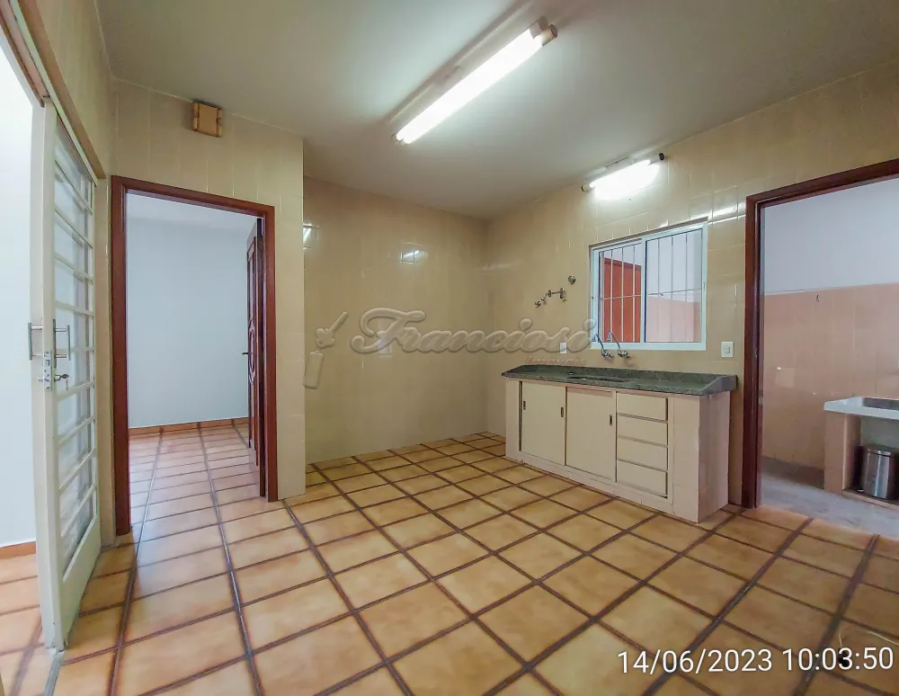 Alugar Casa / Padrão em Itapetininga R$ 1.100,00 - Foto 4