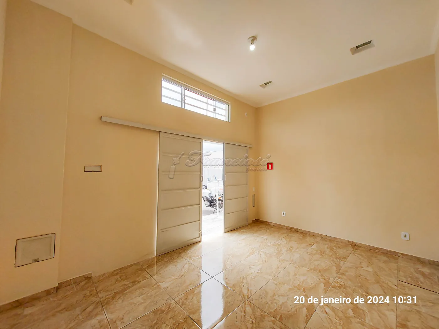Comprar Comercial / Salão em Itapetininga - Foto 2