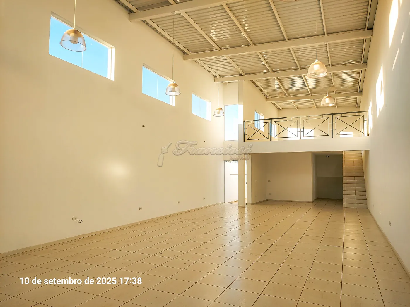 Alugar Comercial / Salão em Itapetininga R$ 3.300,00 - Foto 2