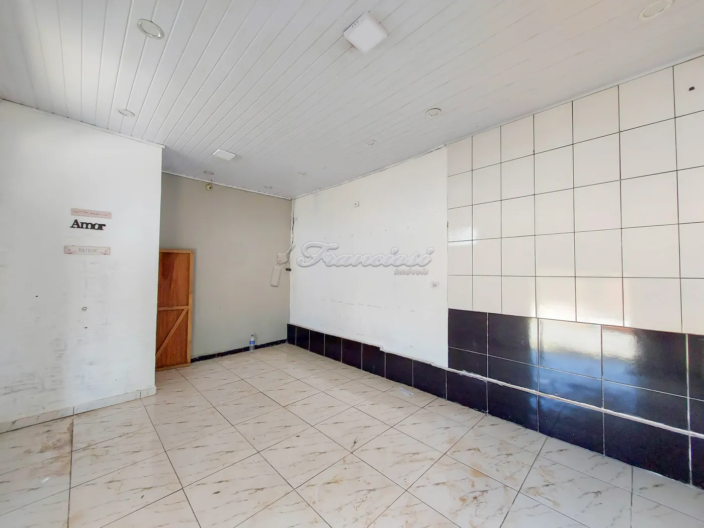 Alugar Casa / Padrão em Itapetininga R$ 1.600,00 - Foto 1