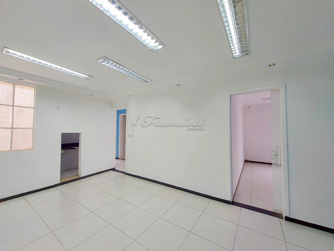 Alugar Comercial / Sala em Itapetininga R$ 1.800,00 - Foto 1