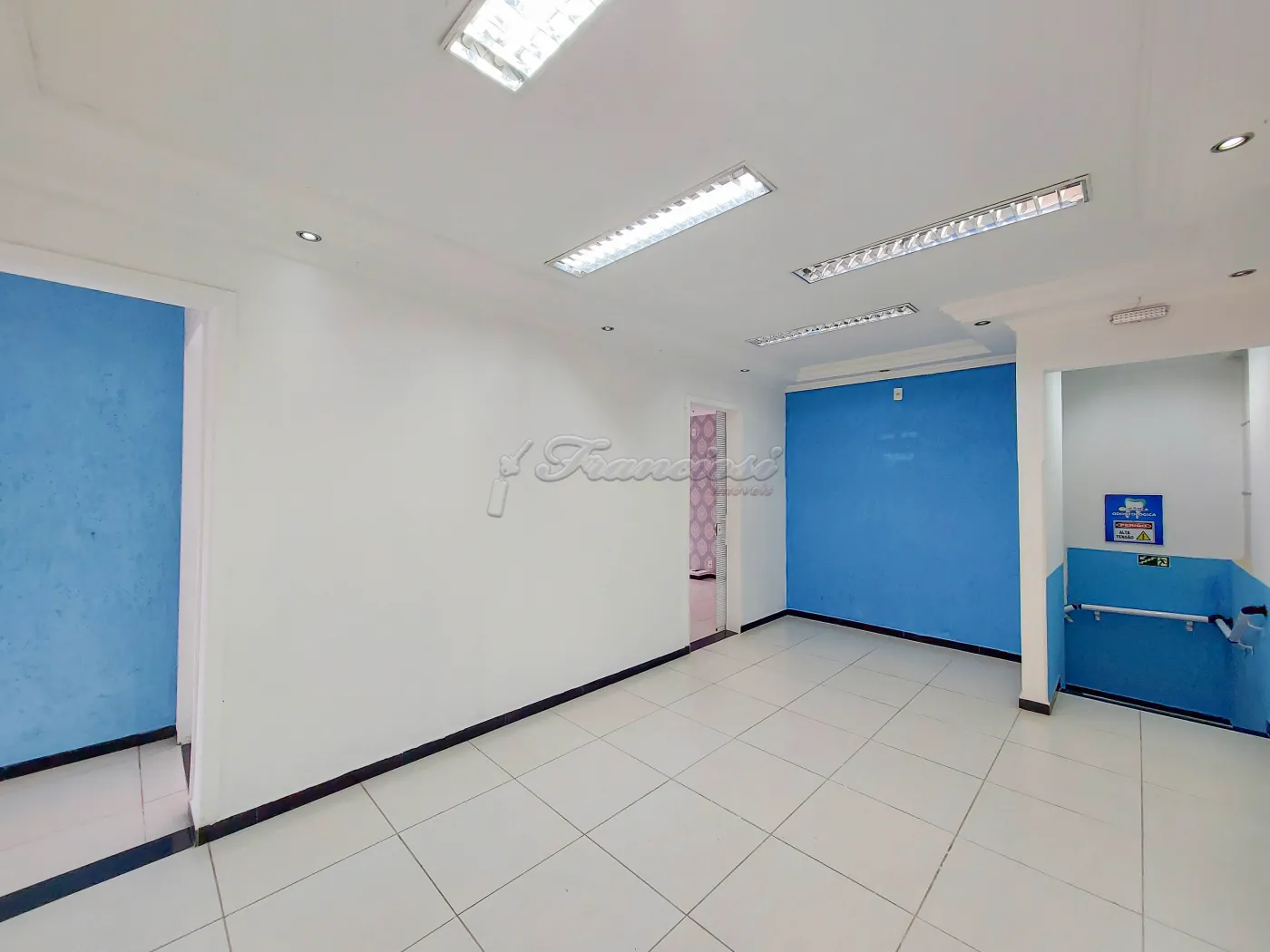Alugar Comercial / Sala em Itapetininga R$ 1.800,00 - Foto 2