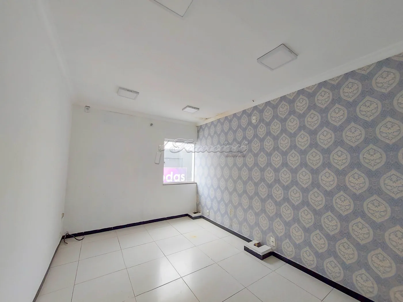 Alugar Comercial / Sala em Itapetininga R$ 1.800,00 - Foto 3