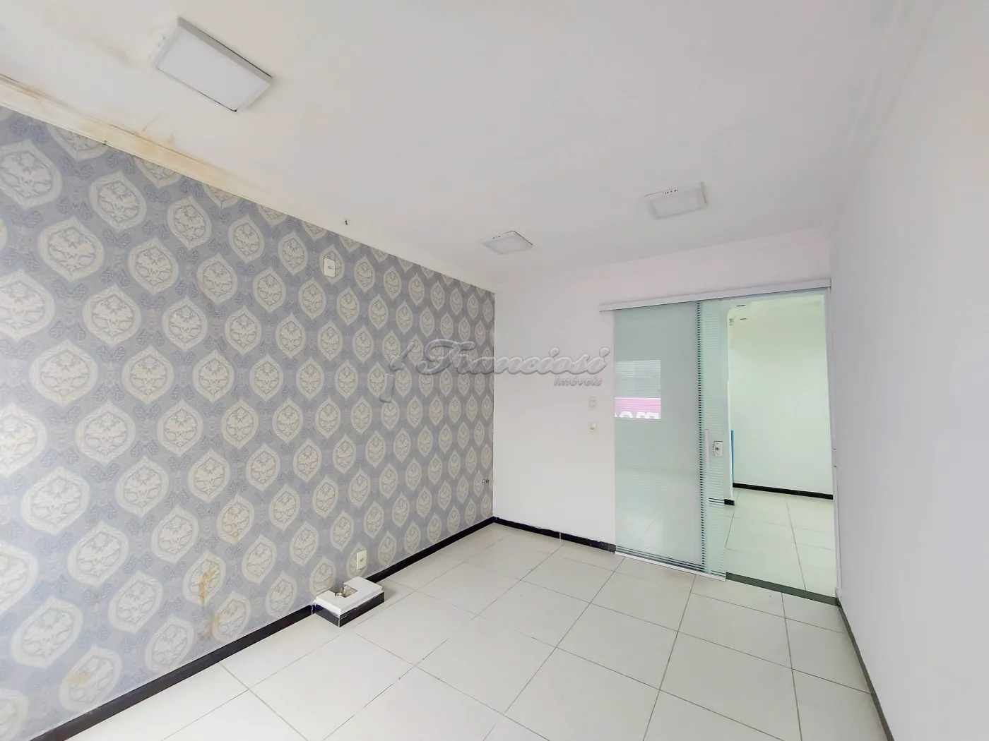 Alugar Comercial / Sala em Itapetininga R$ 1.800,00 - Foto 4