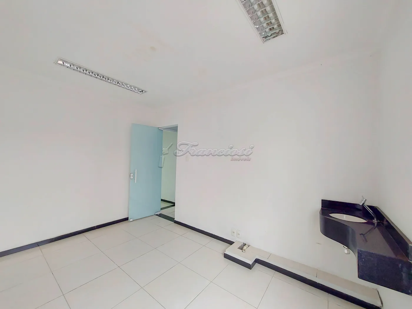 Alugar Comercial / Sala em Itapetininga R$ 1.800,00 - Foto 6