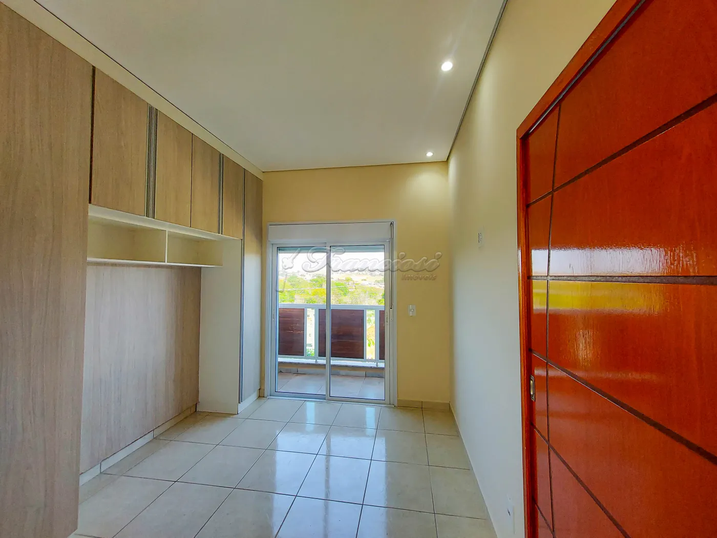 Alugar Casa / Padrão em Itapetininga R$ 2.500,00 - Foto 1