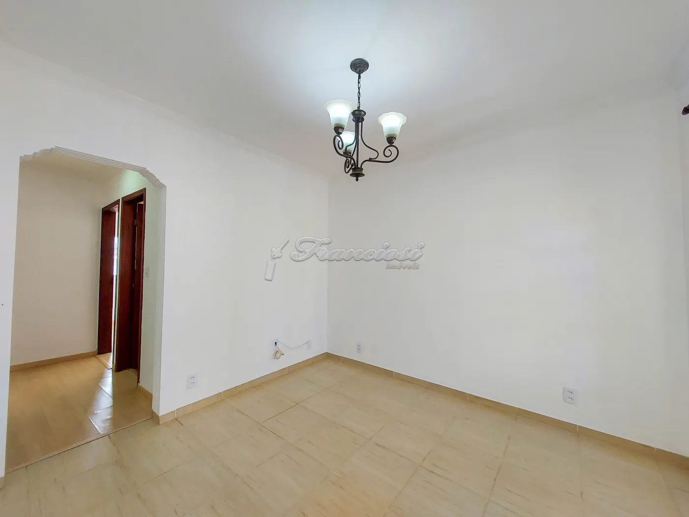 Alugar Casa / Padrão em Itapetininga R$ 1.600,00 - Foto 1