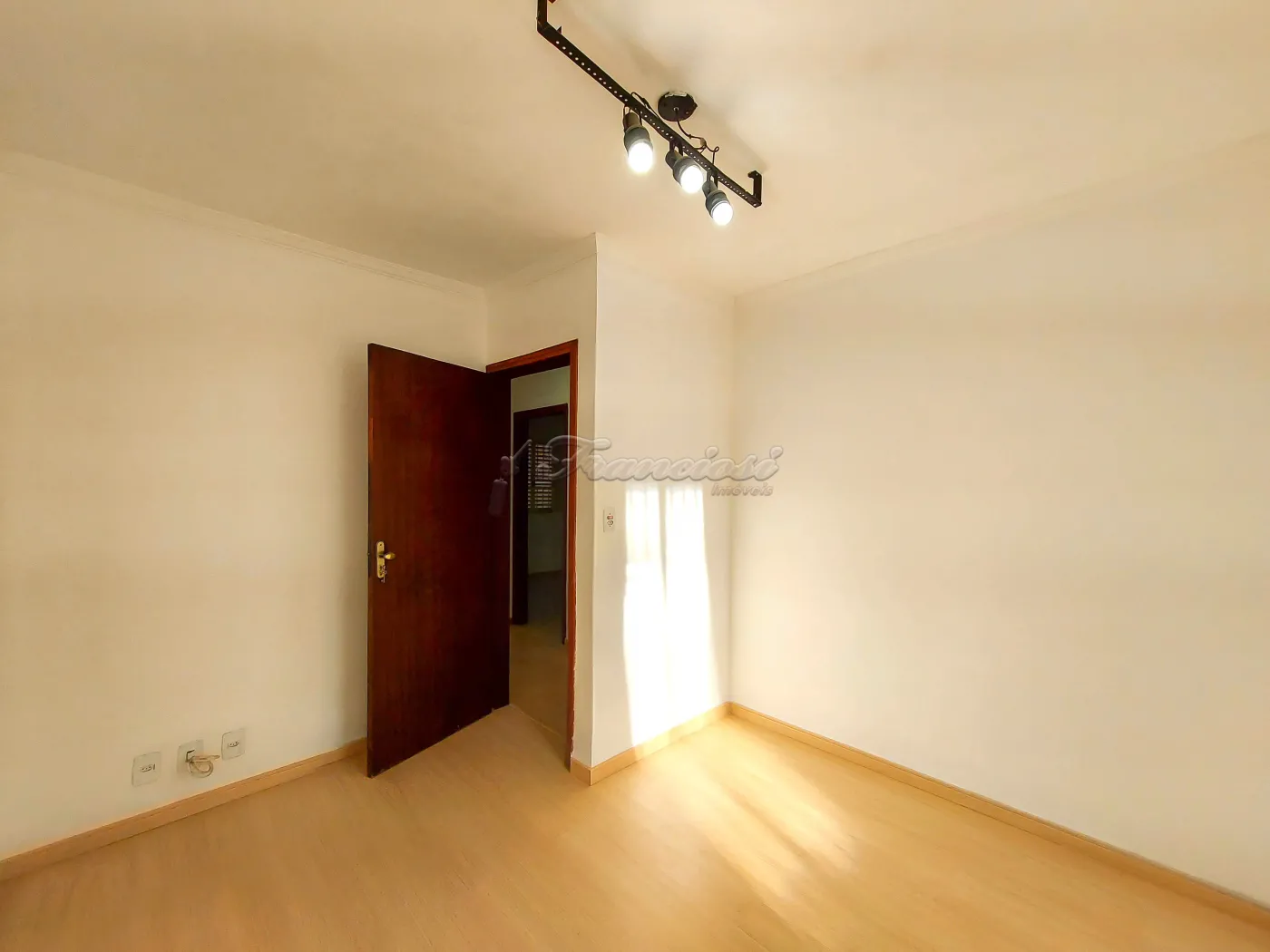 Alugar Casa / Padrão em Itapetininga R$ 1.600,00 - Foto 8