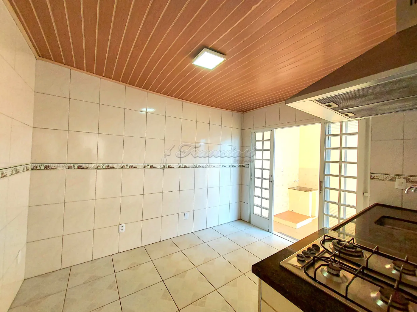 Alugar Casa / Padrão em Itapetininga R$ 1.600,00 - Foto 9