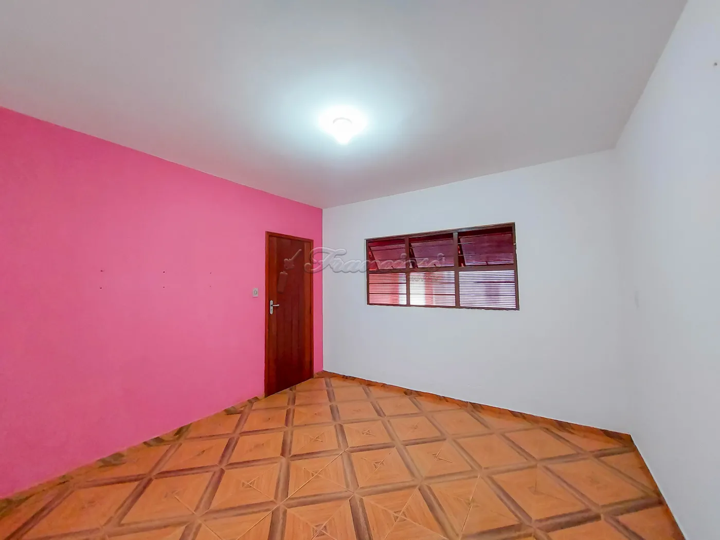 Alugar Casa / Padrão em Itapetininga R$ 1.000,00 - Foto 1