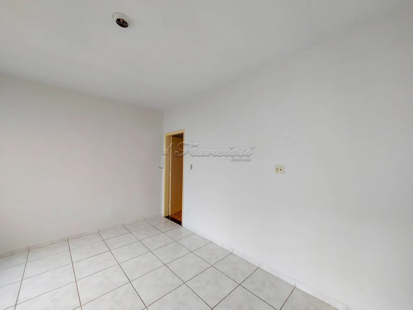 Alugar Casa / Padrão em Itapetininga R$ 790,00 - Foto 1