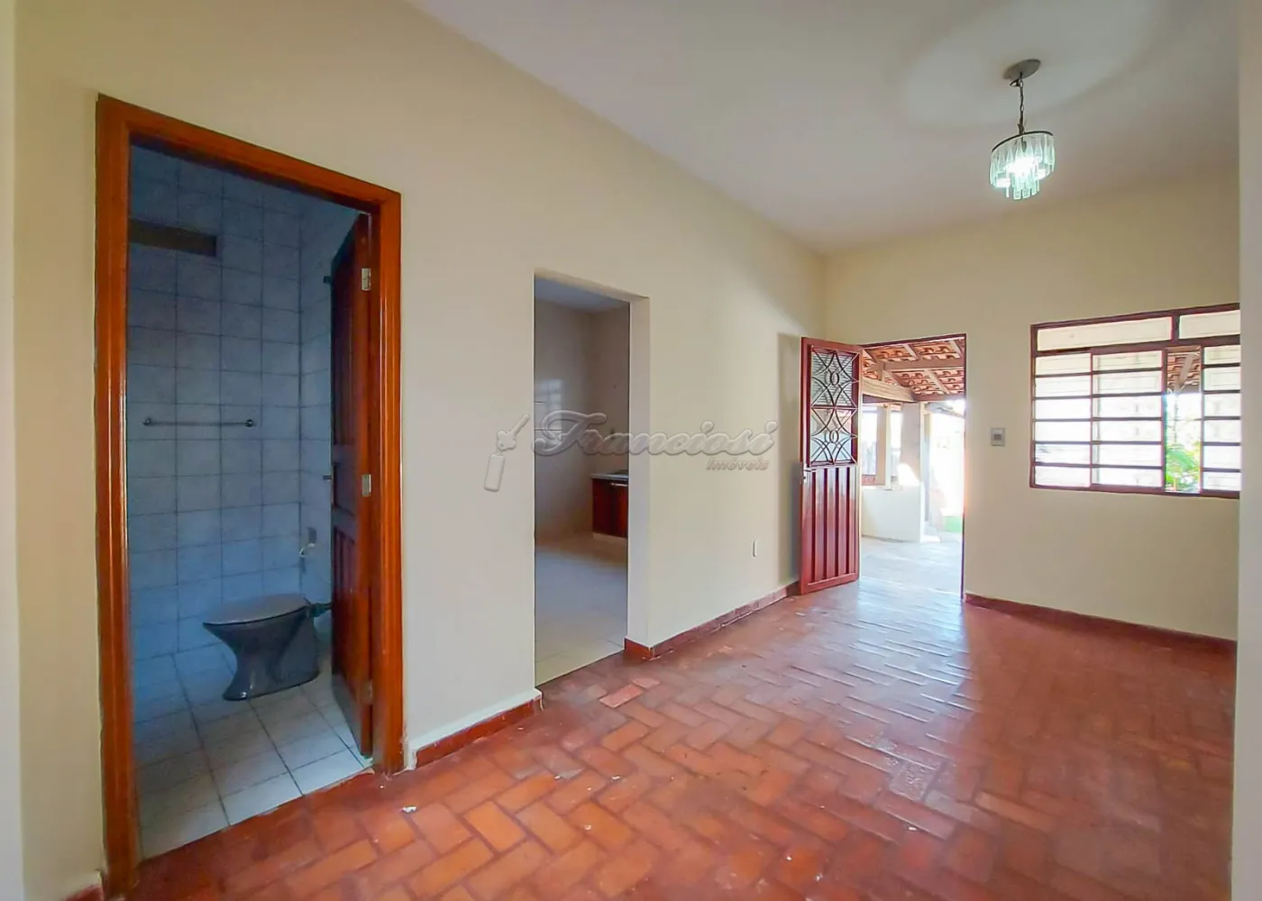 Comprar Casa / Padrão em Itapetininga R$ 300.000,00 - Foto 1