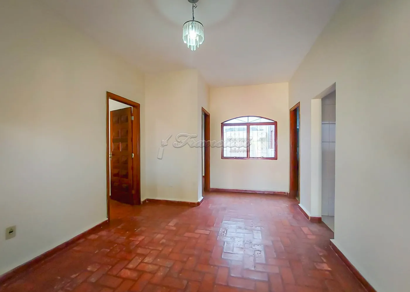 Comprar Casa / Padrão em Itapetininga R$ 300.000,00 - Foto 3