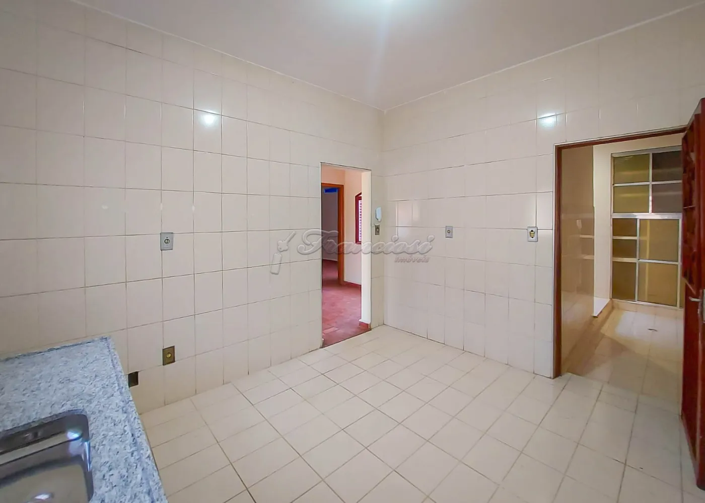 Comprar Casa / Padrão em Itapetininga R$ 300.000,00 - Foto 4