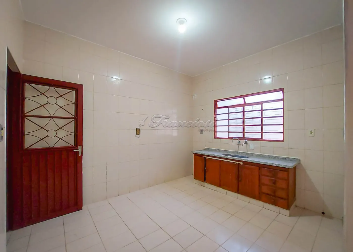 Comprar Casa / Padrão em Itapetininga R$ 300.000,00 - Foto 5