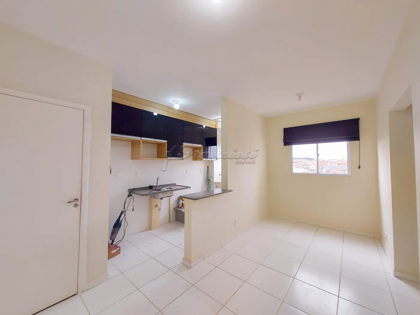 Alugar Apartamento / Condomínio em Itapetininga R$ 1.100,00 - Foto 2