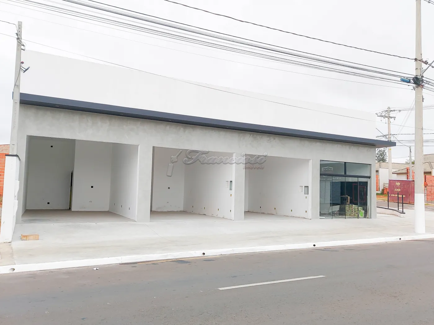 Alugar Comercial / Sala em Itapetininga R$ 2.000,00 - Foto 1