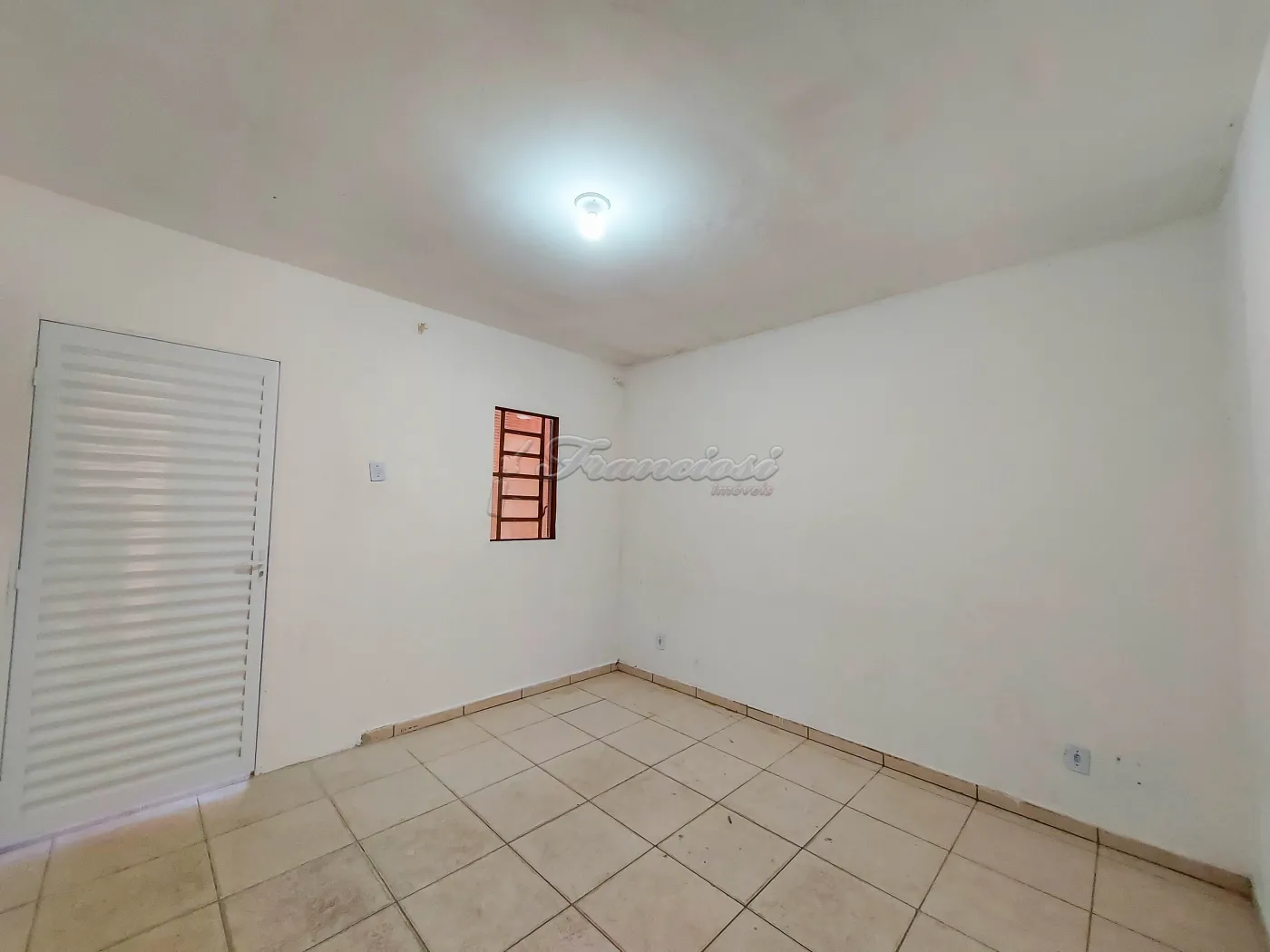 Alugar Casa / Padrão em Itapetininga R$ 800,00 - Foto 1
