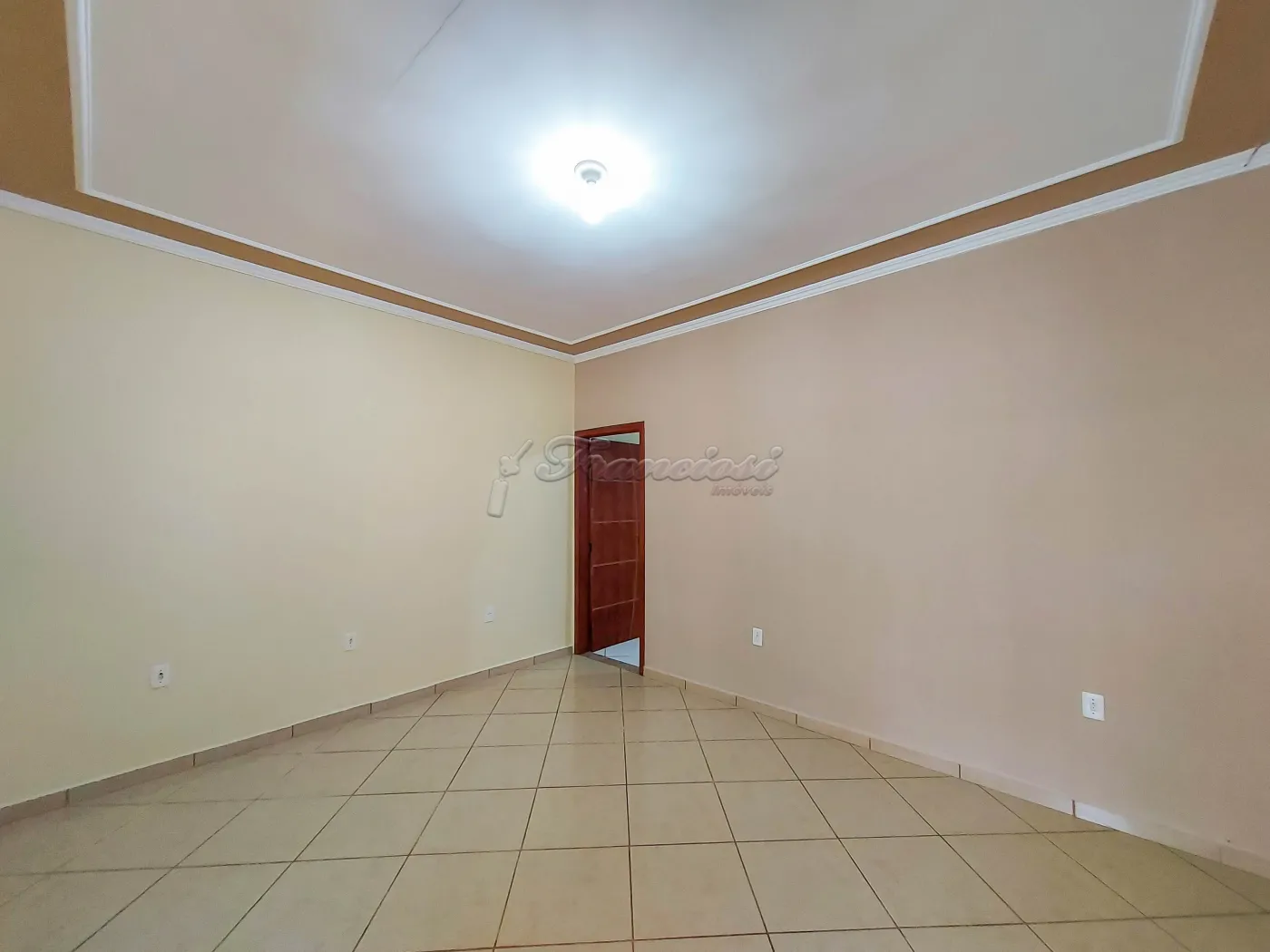 Alugar Casa / Padrão em Itapetininga R$ 2.500,00 - Foto 1