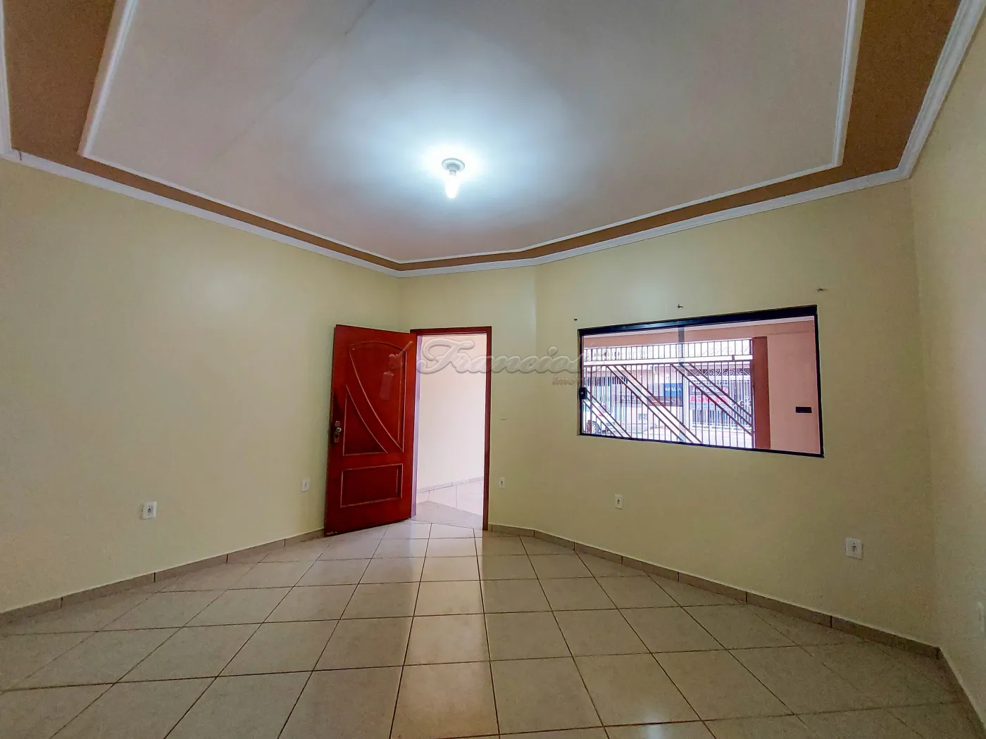 Alugar Casa / Padrão em Itapetininga R$ 2.500,00 - Foto 2
