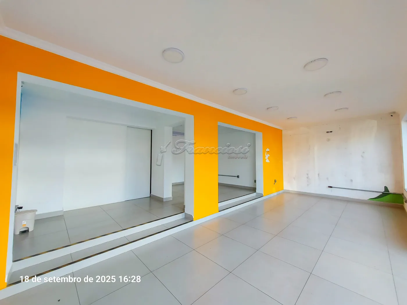 Alugar Comercial / Salão em Itapetininga R$ 4.000,00 - Foto 2