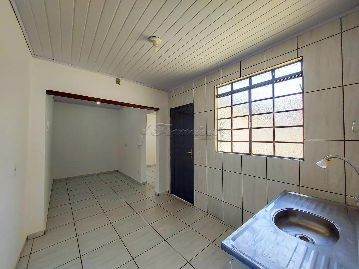 Alugar Casa / Padrão em Itapetininga R$ 1.300,00 - Foto 2