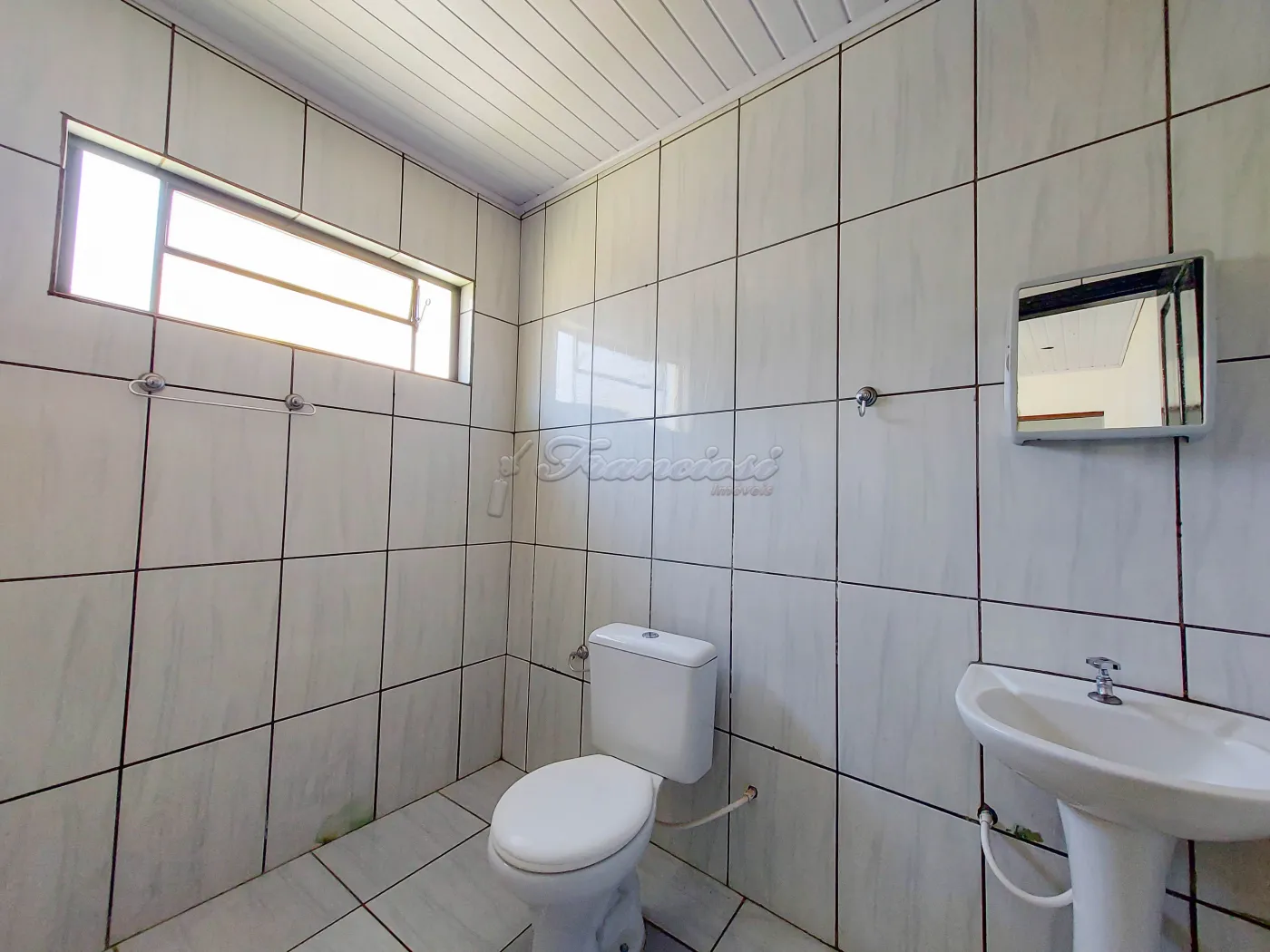 Alugar Casa / Padrão em Itapetininga R$ 1.300,00 - Foto 3