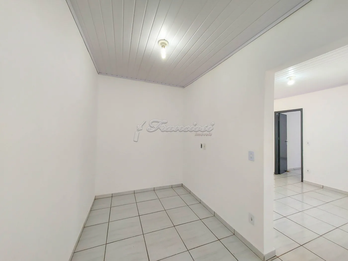 Alugar Casa / Padrão em Itapetininga R$ 1.300,00 - Foto 4