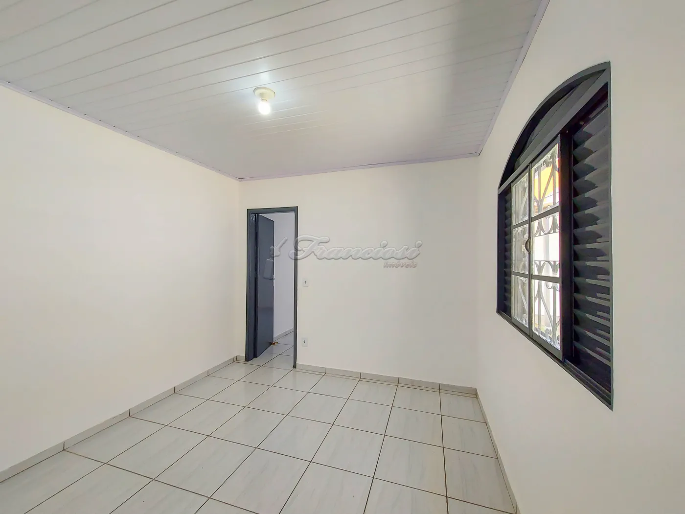 Alugar Casa / Padrão em Itapetininga R$ 1.300,00 - Foto 6