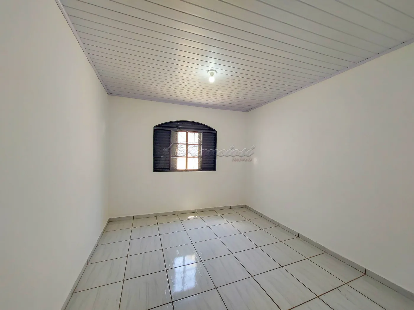 Alugar Casa / Padrão em Itapetininga R$ 1.300,00 - Foto 8