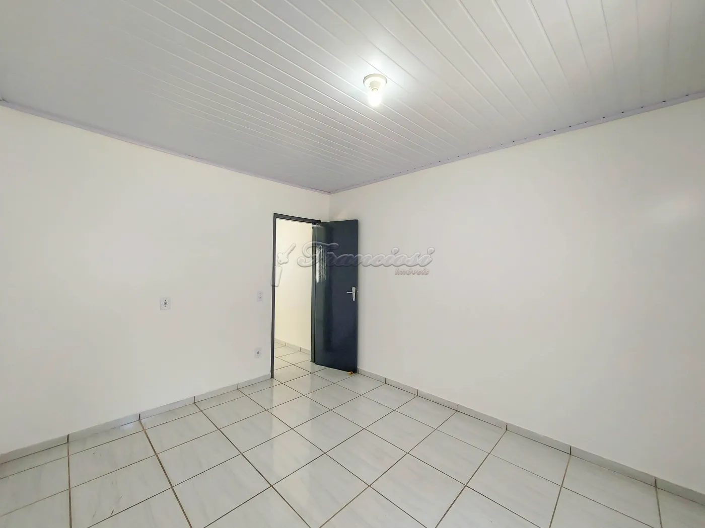 Alugar Casa / Padrão em Itapetininga R$ 1.300,00 - Foto 9