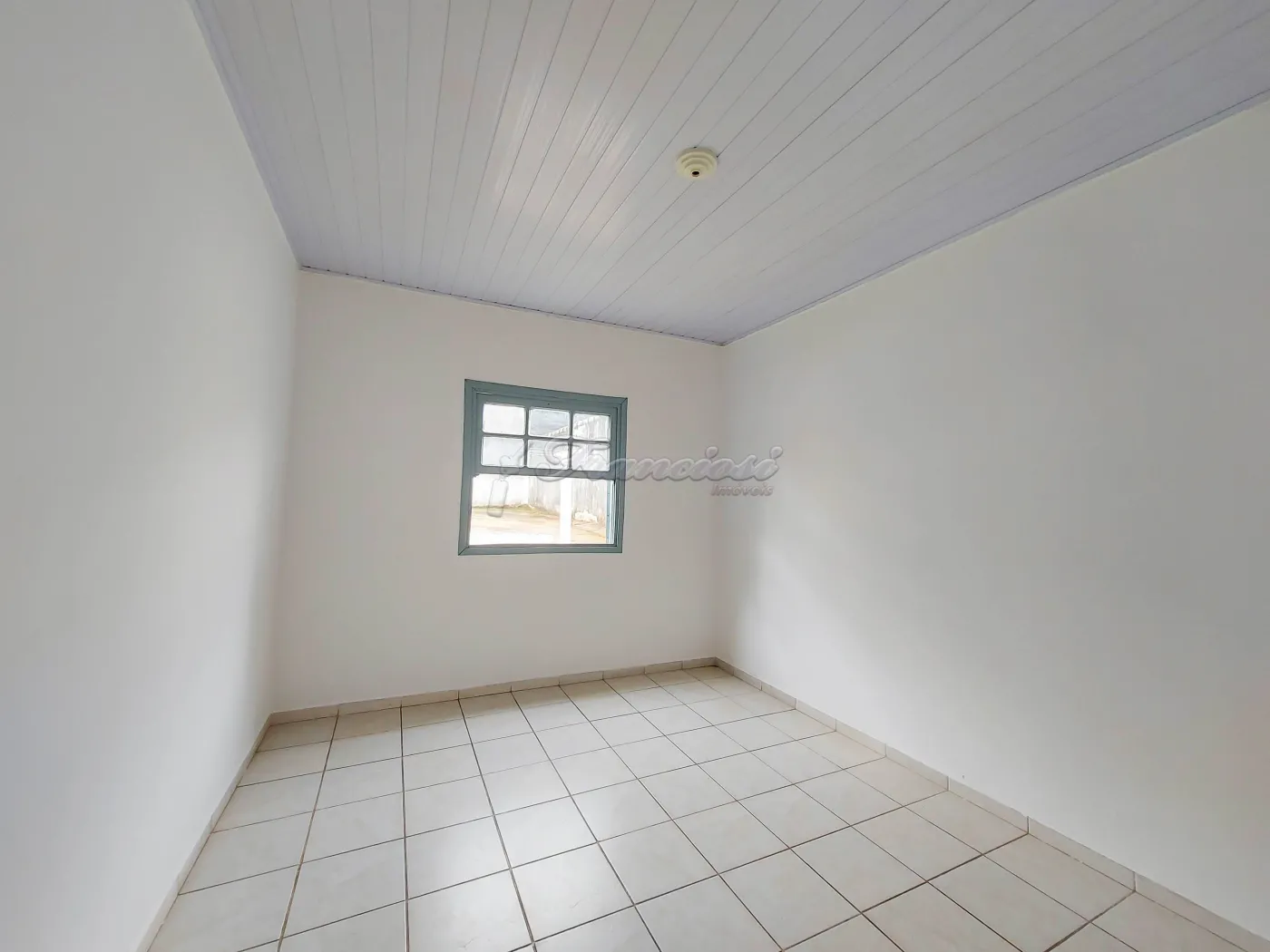 Alugar Casa / Padrão em Itapetininga R$ 1.100,00 - Foto 12