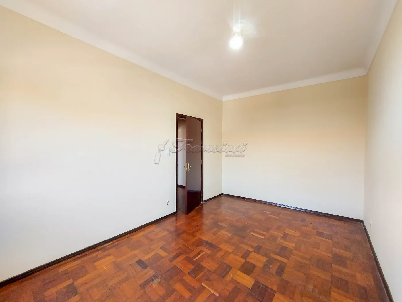 Alugar Casa / Padrão em Itapetininga R$ 2.000,00 - Foto 9