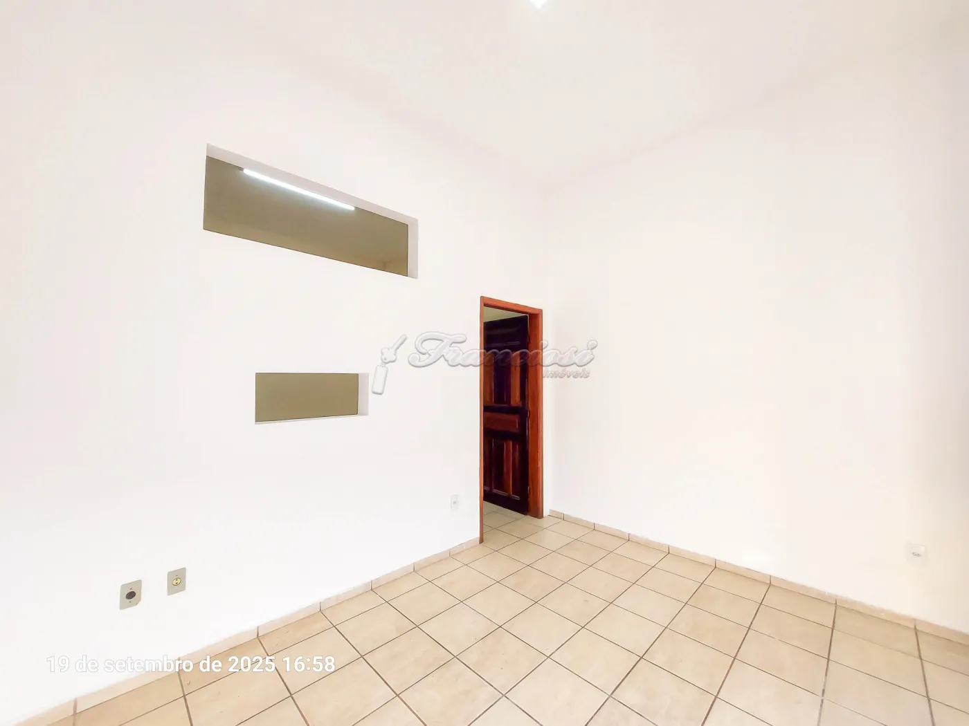 Alugar Comercial / Salão em Itapetininga R$ 900,00 - Foto 1
