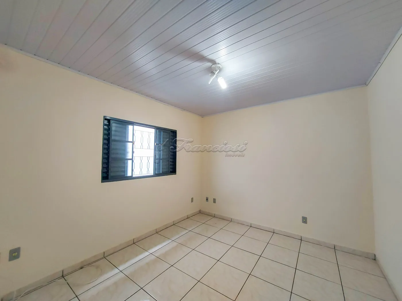 Alugar Casa / Padrão em Itapetininga R$ 1.000,00 - Foto 3
