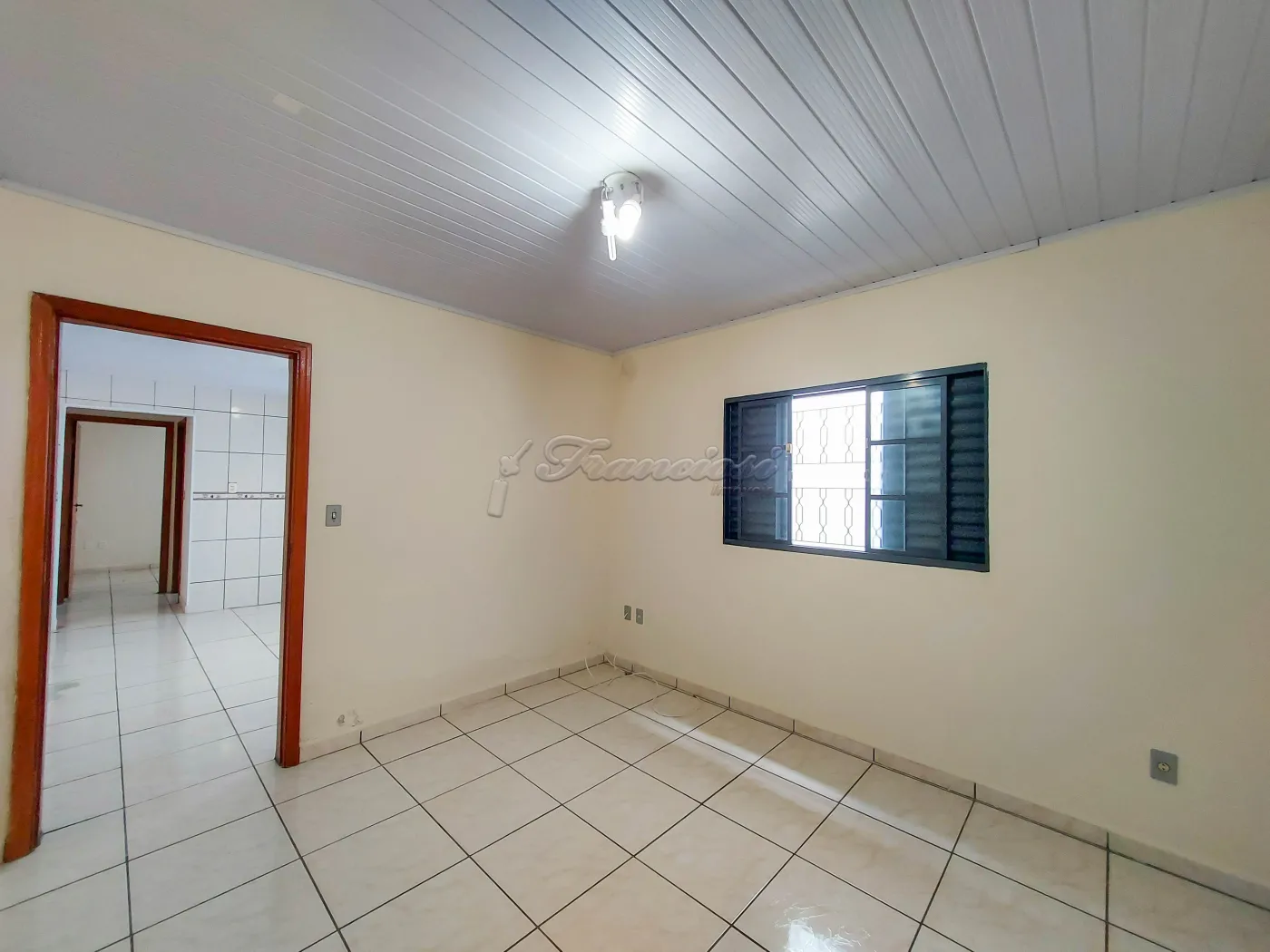 Alugar Casa / Padrão em Itapetininga R$ 1.000,00 - Foto 4