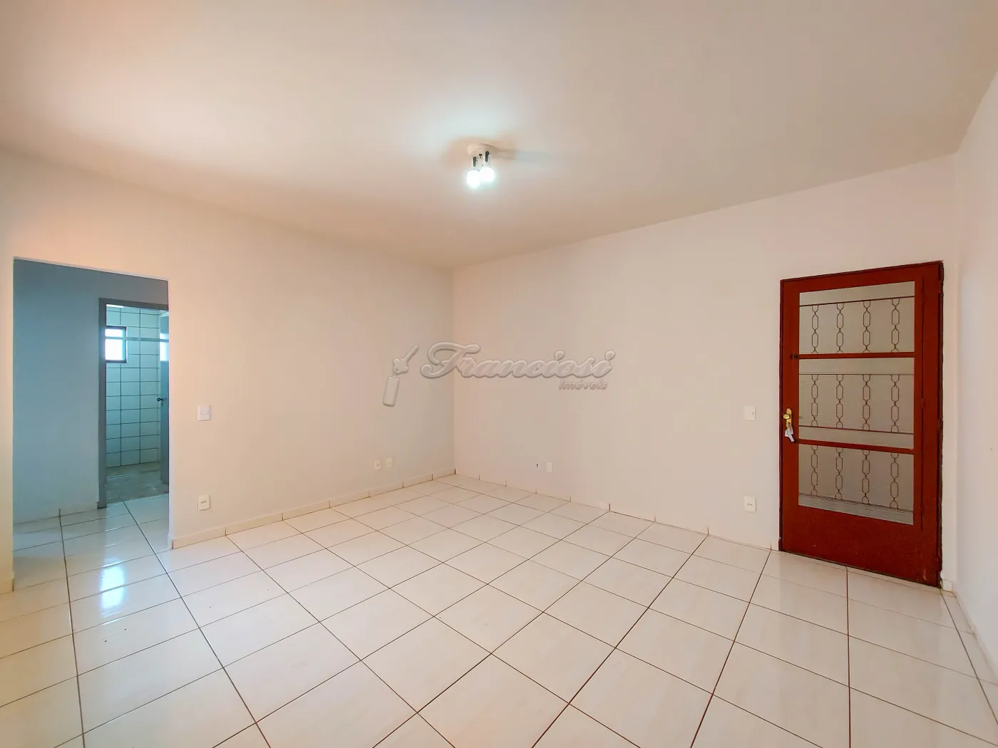 Alugar Casa / Padrão em Itapetininga R$ 1.150,00 - Foto 2