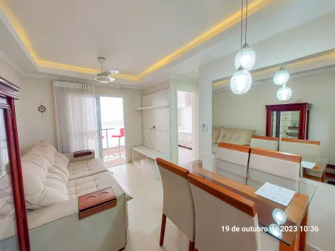 Apartamento mobiliado completo com 2 dormitórios sendo 1 suíte, sala ampla, cozinha planejada com coifa, cooktop e microondas, 1 banheiro social com blindex, lavanderia, varanda gourmet com churrasqueira e vaga para 1 carro.

O condomínio oferece: portaria 24 horas, 2 elevadores, salão de festas, espaço gourmet e kids.

Aluguel + Condomínio + IPTU, consulte-nos!