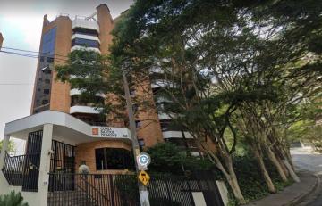 Apartamento com 4 dormitórios, sala de música, 3 suítes, lavabo, copa, balcão com churrasqueira, lareira, cozinha kichents, quarto de empregada com banheiro, despensa, escritório, vaga para 3 carros.