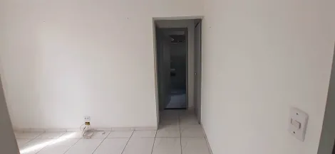 Apartamento com 1 dormitório, sala, cozinha, 1 banheiro social com box blindex, área de serviço e vaga demarcada para 1 carro.
Acabamento: laje, piso frio, chuveiro, cortinas e armários no dormitório, cozinha, área de serviço e no corredor.

O condomínio oferece área de lazer com salão de festas, quadra, praça com jardim, árvores frutíferas e portaria humanizada.