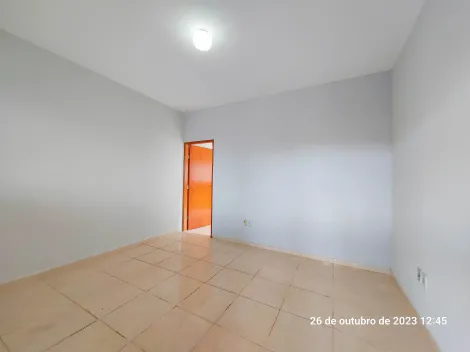 Casa com 2 dormitórios sendo 1 suíte, sala, cozinha ampla, 2 banheiros, lavanderia, despensa, quintal e garagem para 2 carros.
Acabamento: laje e piso frio.