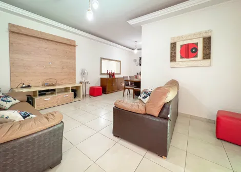 Casa com 3 dormitórios sendo 1 suíte com closet, 1 banheiro social, área de luz, cozinha, sala de jantar, sala de estar e tv, lavabo, lavanderia coberta, área gourmet com churrasqueira e 1 lavabo, piscina e garagem para 2 carros.
Acabamento: laje e piso frio.