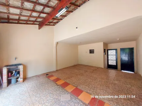 Sobrado.
Parte superior: 2 dormitórios.
Parte inferior: 2 dormitórios, sala, cozinha, 1 banheiro social, quintal, edícula com área de serviço e garagem para 2 carros com portão eletrônico.
Acabamento: laje, piso frio e azulejo.
