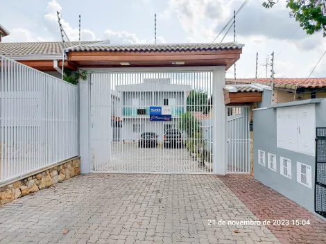 Kitnet com 1 dormitório, 1 banheiro, área de serviço e vaga descoberta para 1 moto. Com mesa, 2 cadeiras, cama de casal, cômoda com espelho e 2 criado mudo.
Acabamento: laje e piso porcelanato.

O condomínio oferece: portão eletrônico, cerca elétrica, área gourmet com churrasqueira e banheiro externo.